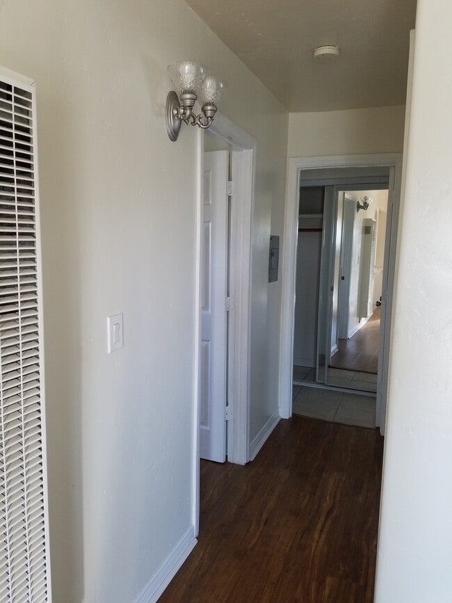 Building Photo - 420 S Evans St