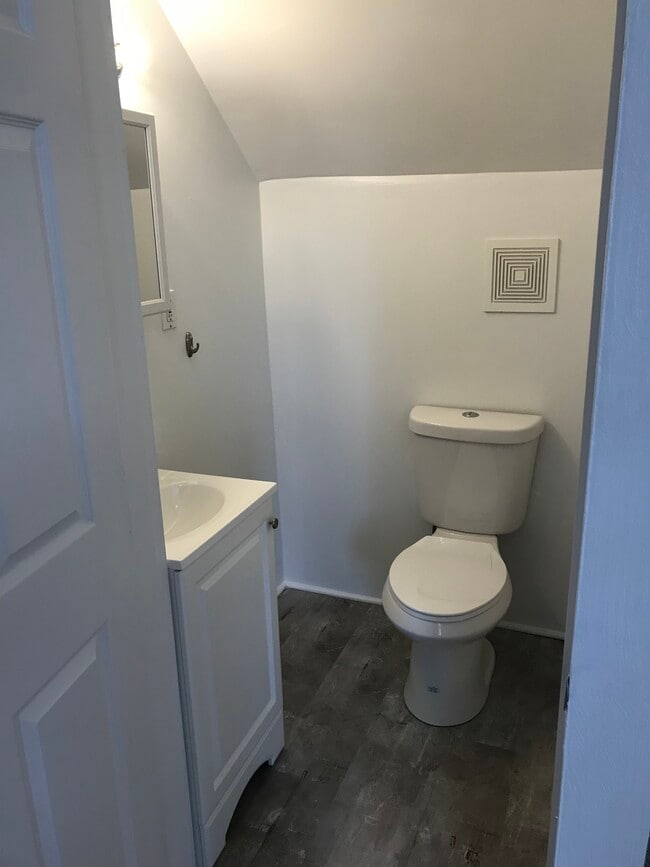 Building Photo - 501 Penn St