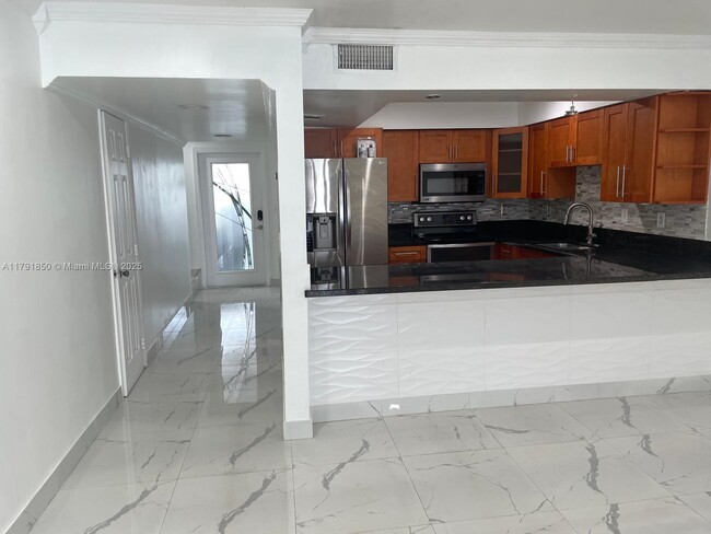 Foto del edificio - 1840 W 73rd Pl