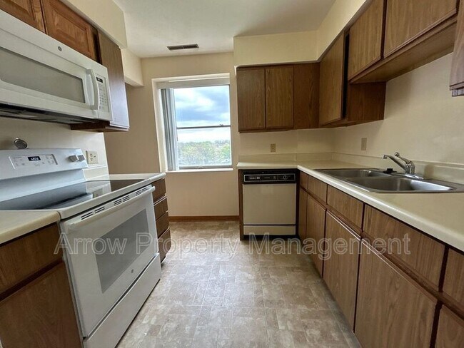 Foto del edificio - 208 E 5th St