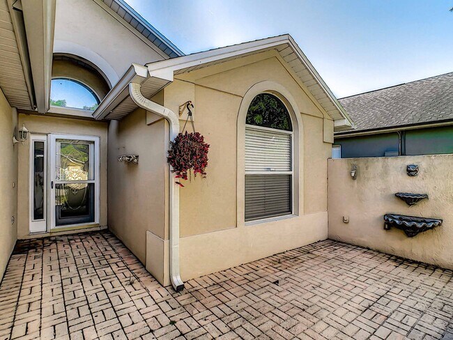 Building Photo - 3/2/2 POOL home near UCF with Seminole Sch...