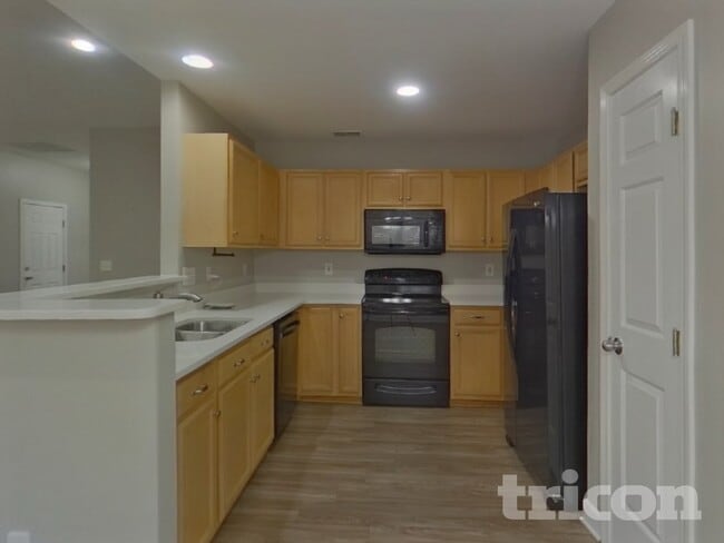 Building Photo - 124 Bathurst Ln