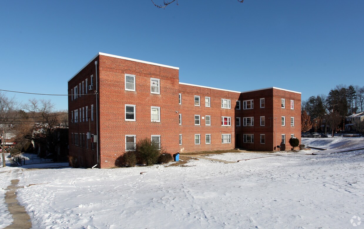 Foto principal - 4400-4412 Texas Ave SE