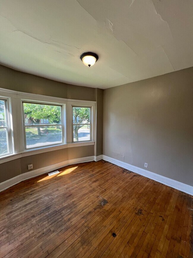 Foto del edificio - 502-504 N 32nd St. (4 Unit) (ACE PROPERTY)