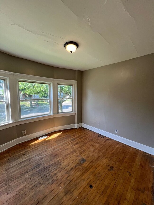 Building Photo - 502-504 N 32nd St. (4 Unit) (ACE PROPERTY)