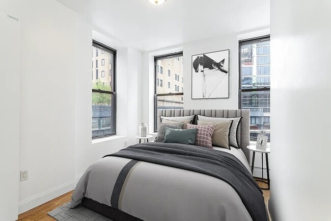 Building Photo - 457 W 17th St