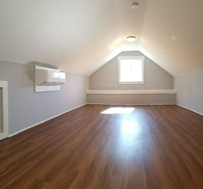 Building Photo - Single Family Downtown Wilmington