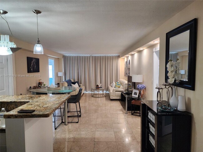 Building Photo - 3140 S Ocean Dr
