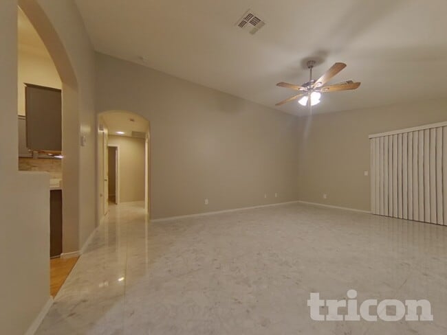 Foto del edificio - 24832 W Kowalsky Ln