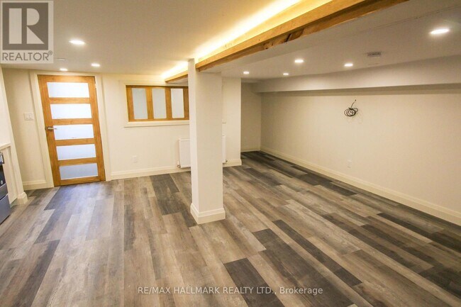 Photo du bâtiment - 371 St Clarens Ave