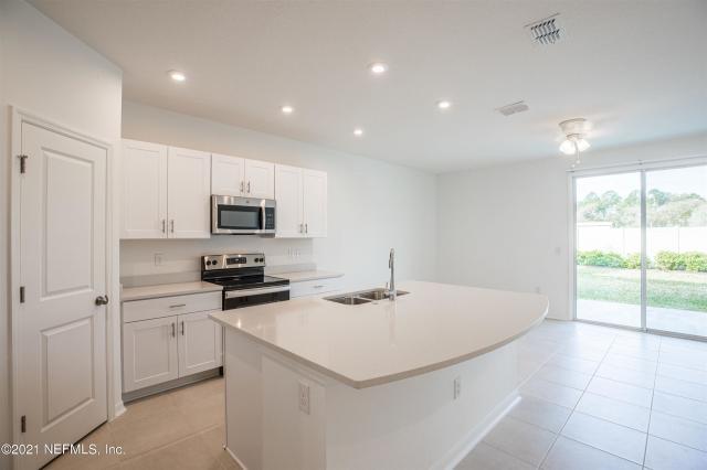 Building Photo - 3 bedroom in Jacksonville FL 32218