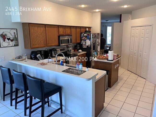 Foto del edificio - 2445 Brixham Ave
