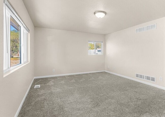 Foto del edificio - Well-Maintained 3-Bedroom Home with Modern Updates. MOVE-IN SPECIAL!