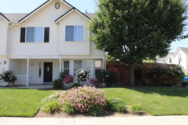 Foto del edificio - 1779 E Pinehurst Ave