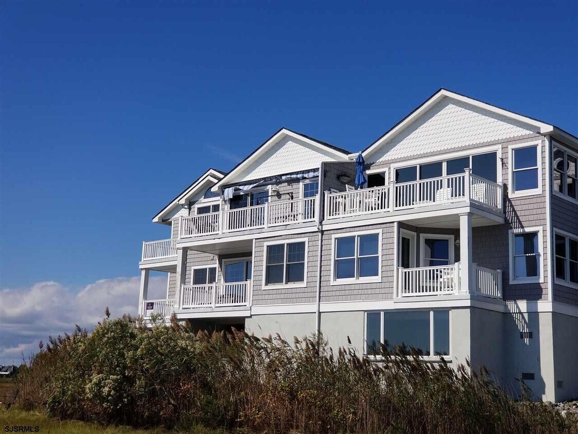 Foto principal - 18 Neptune Dr