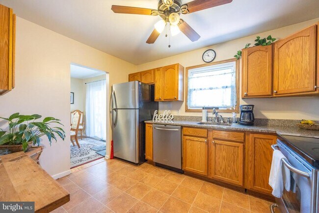 Building Photo - 120 Marta Dr