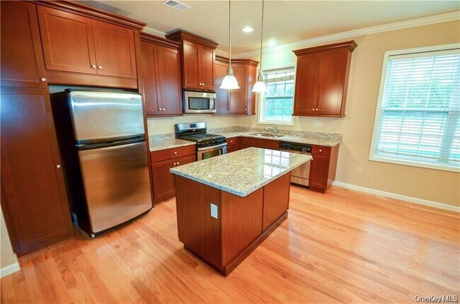 Foto del edificio - 216 Canter Ct