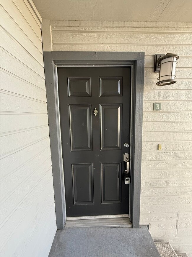 Foto del edificio - Parkview Condo close to shopping & Freeway!