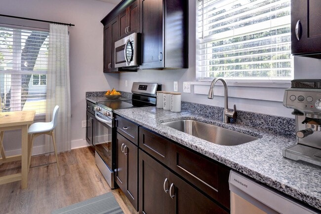 Foto del edificio - 220 Curry Dr