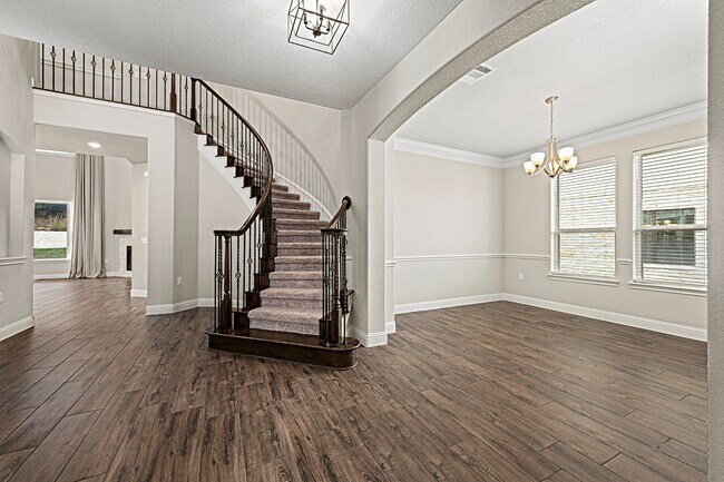 Building Photo - 235 Baldovino Skyway