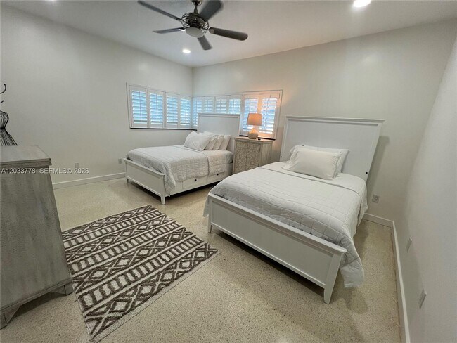 Foto del edificio - 1100 NE 84th St