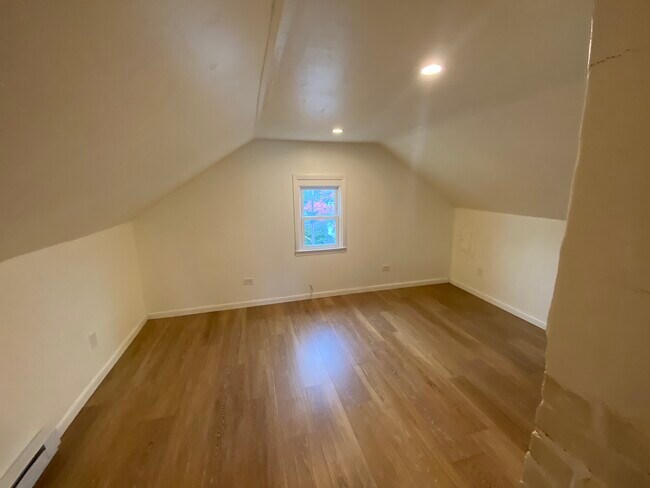 Building Photo - 7 Summit St