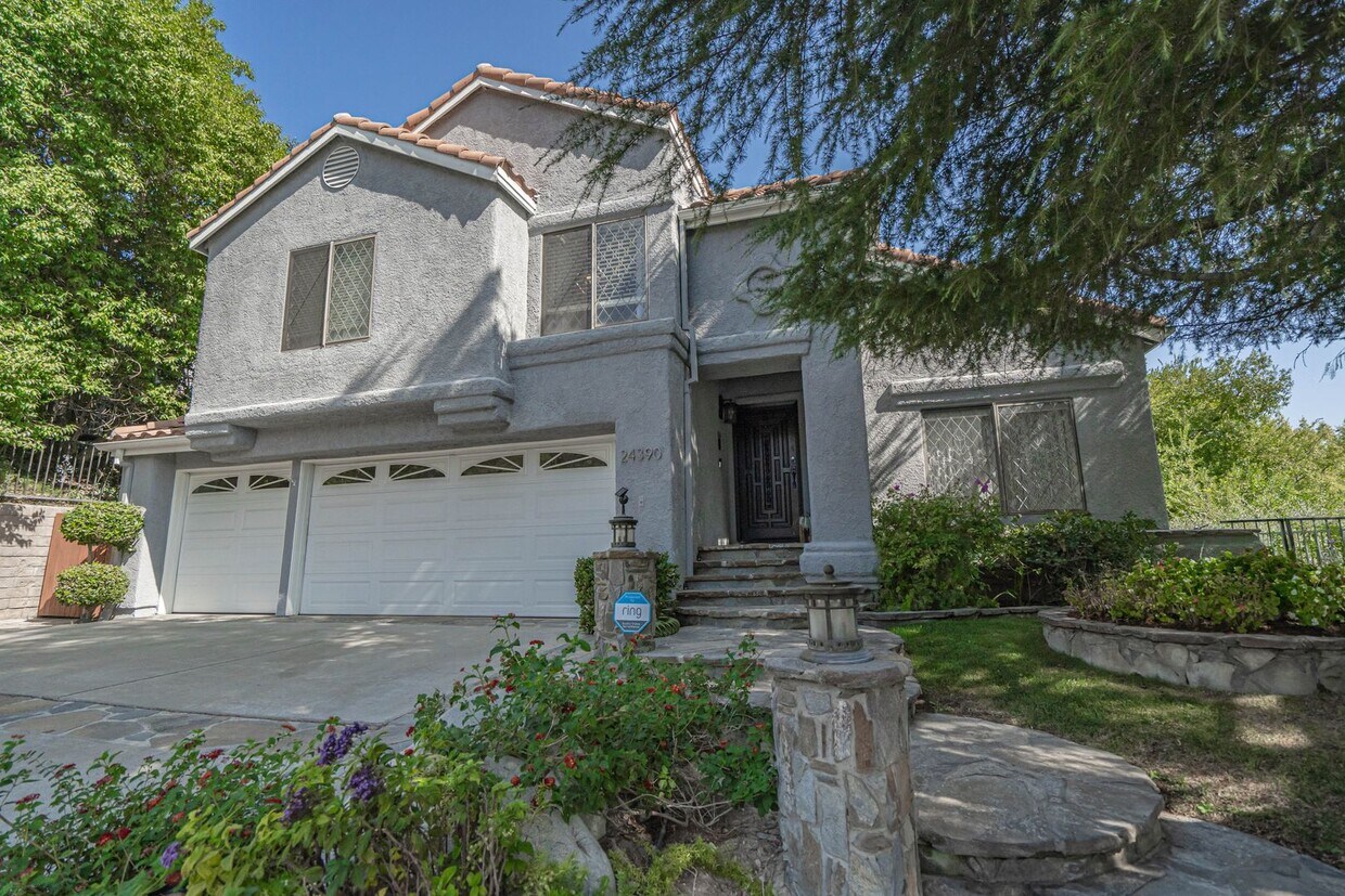 Foto principal - Hidden Valley 5 Bedroom Home for Rent in N...