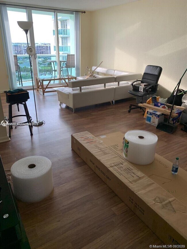 Building Photo - 3901 S Ocean Dr