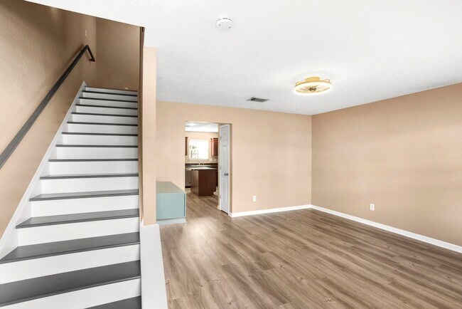 Building Photo - Beautiful Townhome in Antioch!