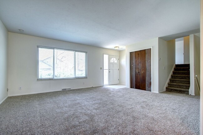 Building Photo - Location Location, Split level with privat...