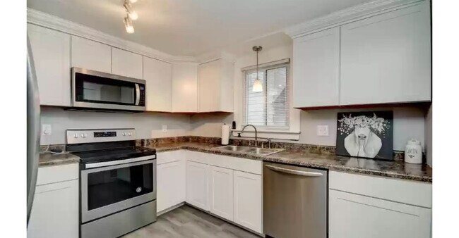 Building Photo - 561 Wehrle Ave