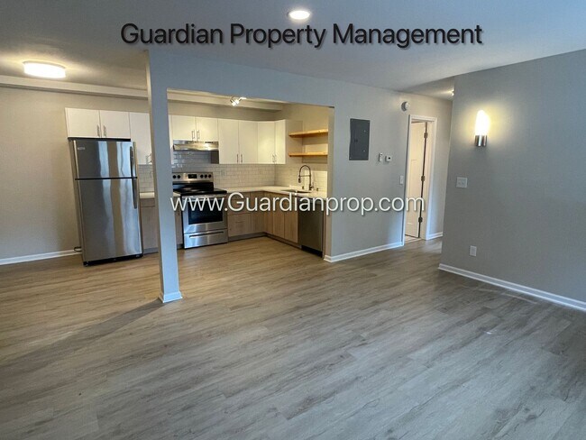 Foto del edificio - Champlin Main Floor Renovated Apartment, D...