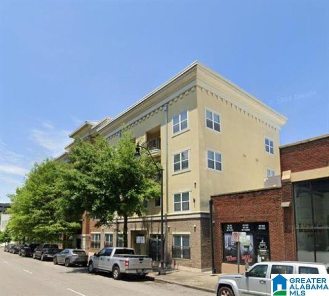 Building Photo - 2020 5TH Ave