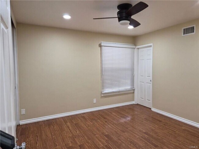 Foto del edificio - 23376 Hartland St