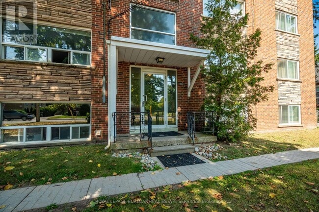 Photo du bâtiment - 2161-2161 Ghent Ave
