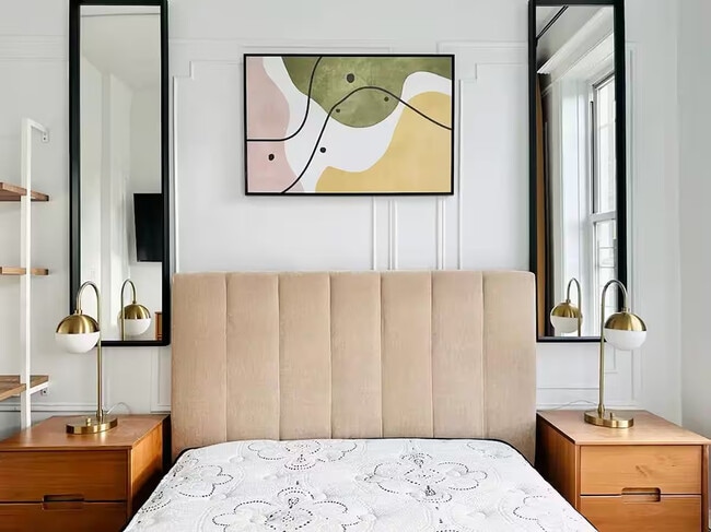 Foto del edificio - Furnished room/NOT APARTMENT