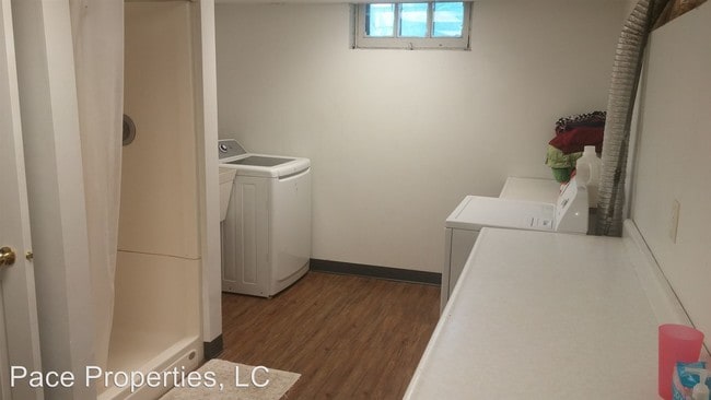 Building Photo - 1 br, 2 bath Apartment - 728 E. College St.