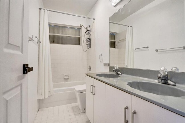 Foto del edificio - 5421 Hawkes Bluff Ave