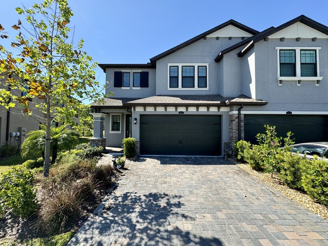 Primary Photo - "Modern 3 Bed, 2.5 Bath Luxury Townhouse i...