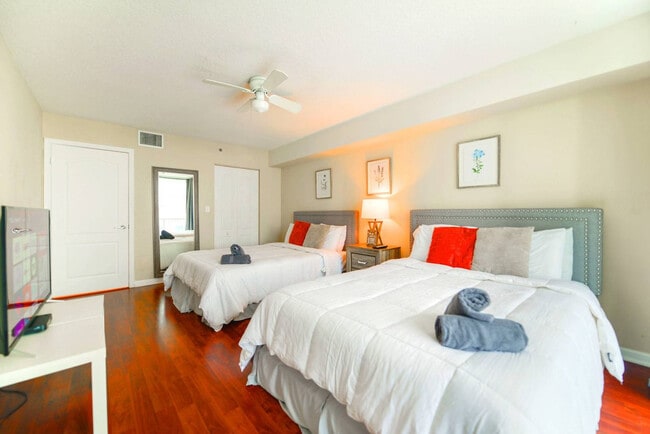 Building Photo - 1200 Brickell Bay Dr