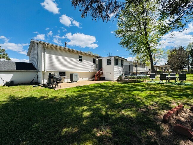 Building Photo - BEAUTIFULLY UPDATED HOME - WOODBRIDGE