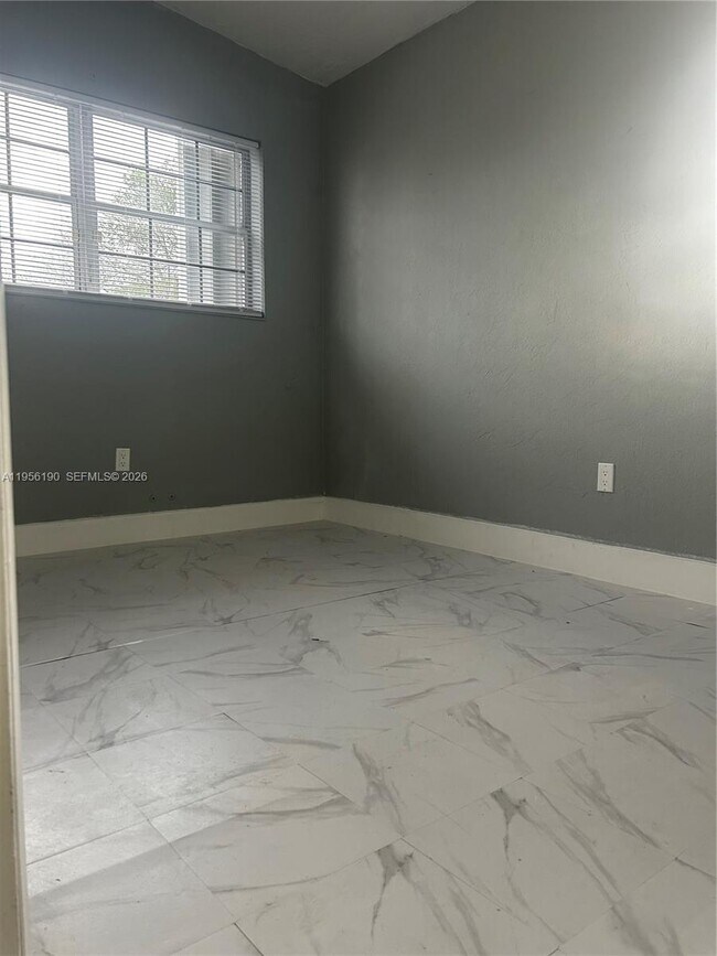 Foto del edificio - 3720 SW 32 Ave