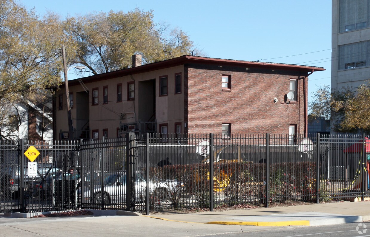 Building Photo - 510 N Lasalle St