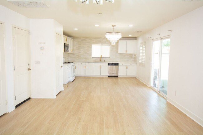 Foto del edificio - 827 Pine Ave