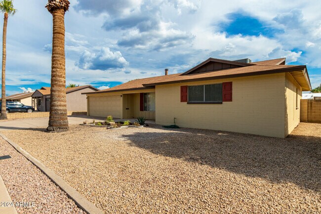 Foto del edificio - 2175 E Palmcroft Dr