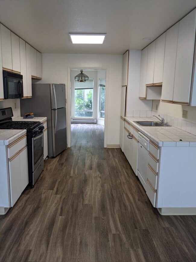 Foto del edificio - 3 bedroom in San Francisco CA 94117