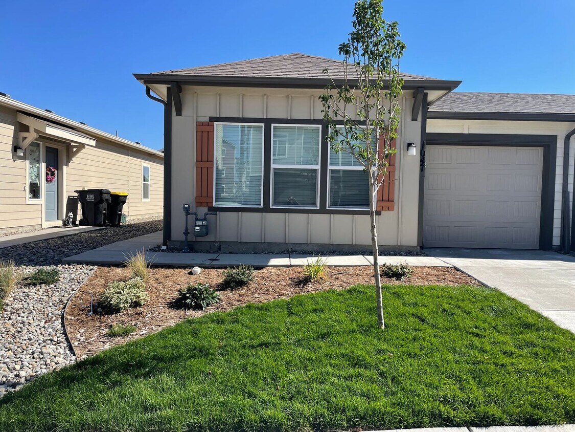 Newer 2 bedroom, 1 bath, 1 car garage home! - Newer 2 bedroom, 1 bath, 1 car garage home!