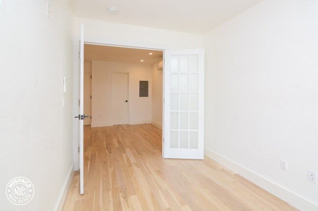 Foto del edificio - 830 St Johns Pl
