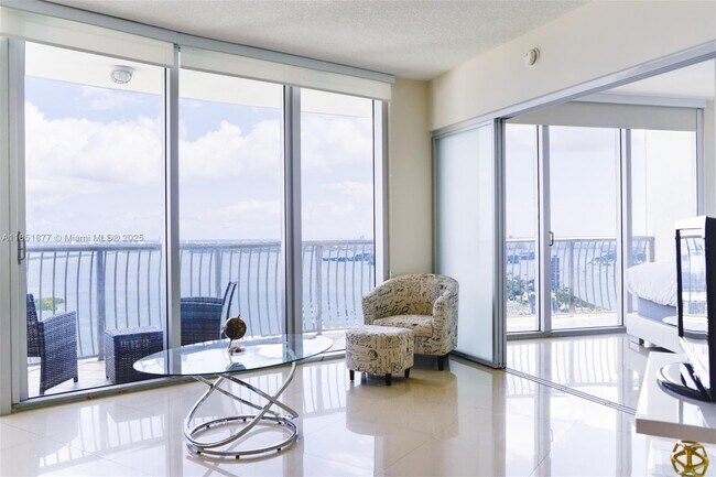 Building Photo - 1750 N Bayshore Dr