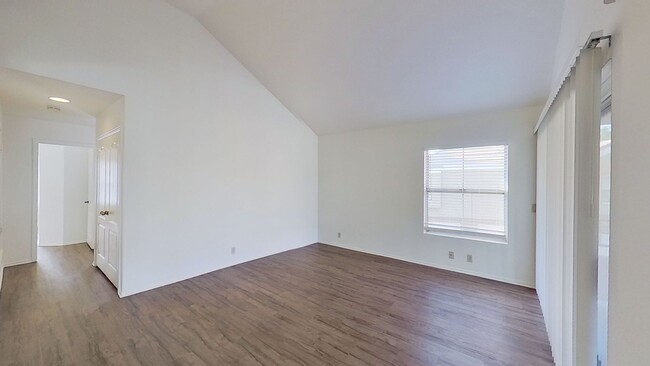 Building Photo - **MOVE-IN SPECIAL!** 2 Bedroom Condo locat...